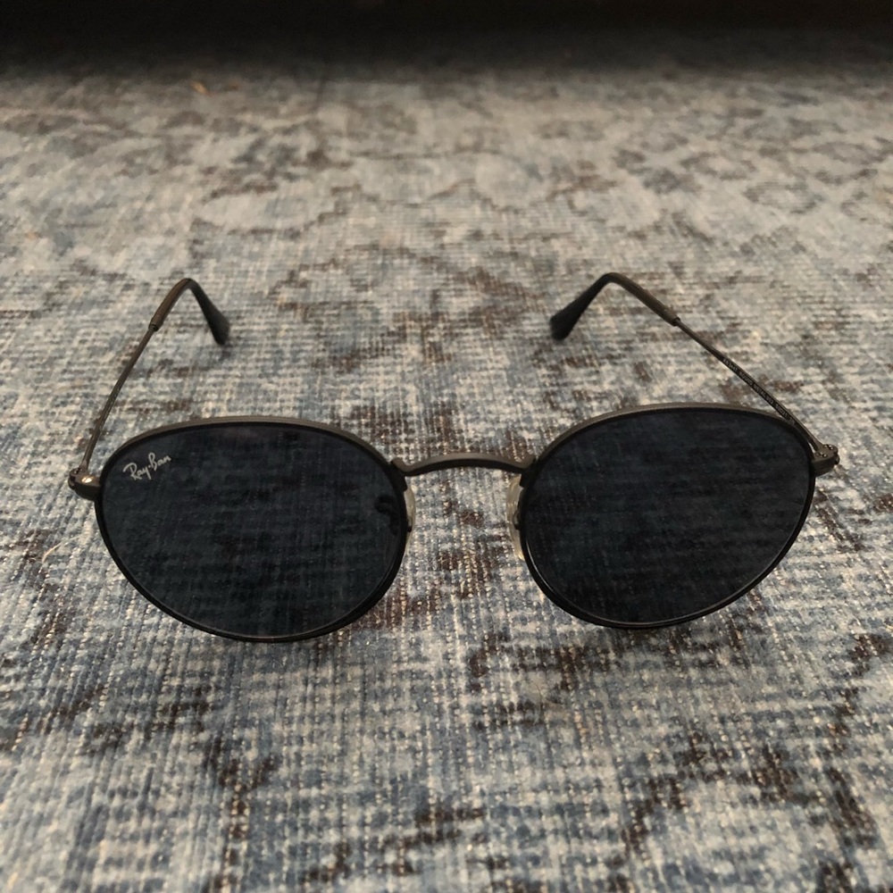 Black metal Ray Ban sunglasses